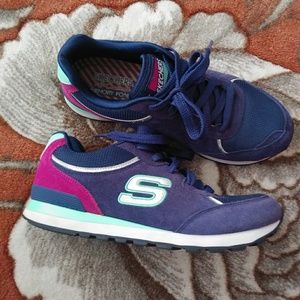 Sketchers women sneaker size 9